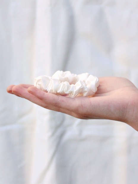 Scrunchie thin - pearl-Scrunchies-Solunière | ethical silk