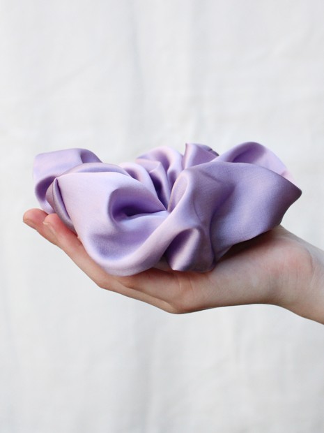XL Scrunchie - lilac sky-Scrunchies-Solunière | ethical silk