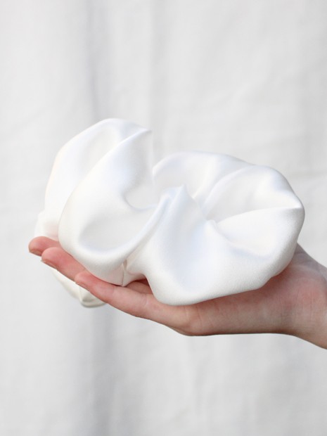 XL Scrunchie - pearl-Scrunchies-Solunière | ethical silk
