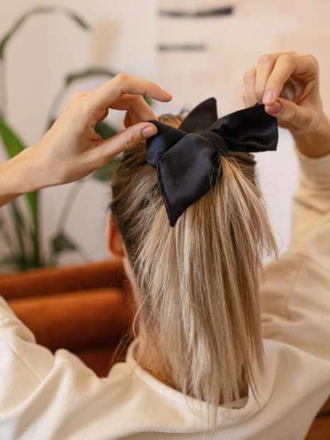 Seidenband - deep black-Haarbänder-Solunière | ethical silk