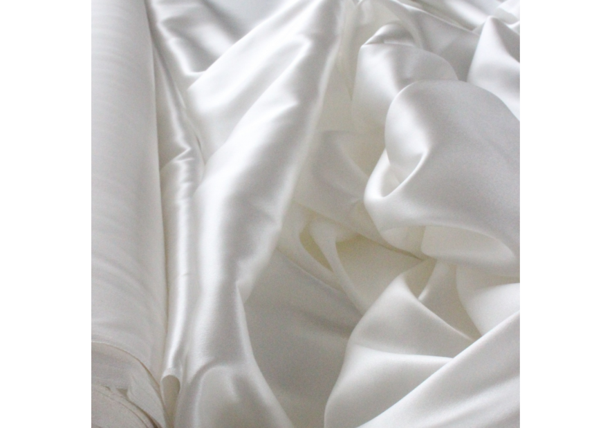 Keeps warm and cold - the unusual properties of silk